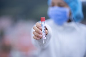 Test na koronawirusa - kto, gdzie i jak może go wykonać?